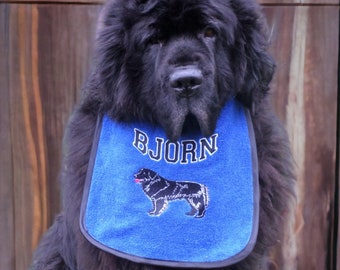Personalized newfoundland dog drooling bib - with your dog's name embroidered in 2 colours - 100% waterproof and elegant design
