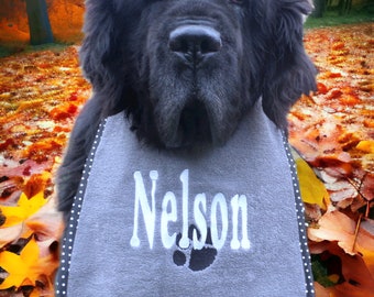 Personalized dog slobber bib, super absorbent with waterproof material - Name with Paw - adjustable elastic neck strap - no more messy feeds