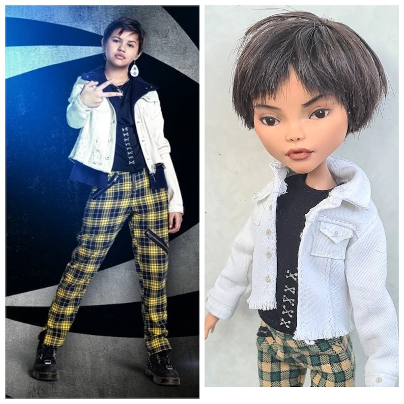 K&ouml;nnte beinhalten: Eine Puppe mit kurzen schwarzen Haaren, die eine wei&szlig;e Jeansjacke mit ausgefransten Kanten, ein schwarzes Shirt und eine gelbe und schwarze karierte Hose tr&auml;gt.