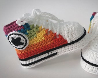 Rainbow baby crochet booties. Gay Pride baby sneakers. Ideal gift for babyshower, newborn or pregnancy announcement party. Soft and cute