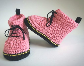 Crochet baby booties. Pink baby shoes. Custom newborn or pregnancy announcement unisex gift.