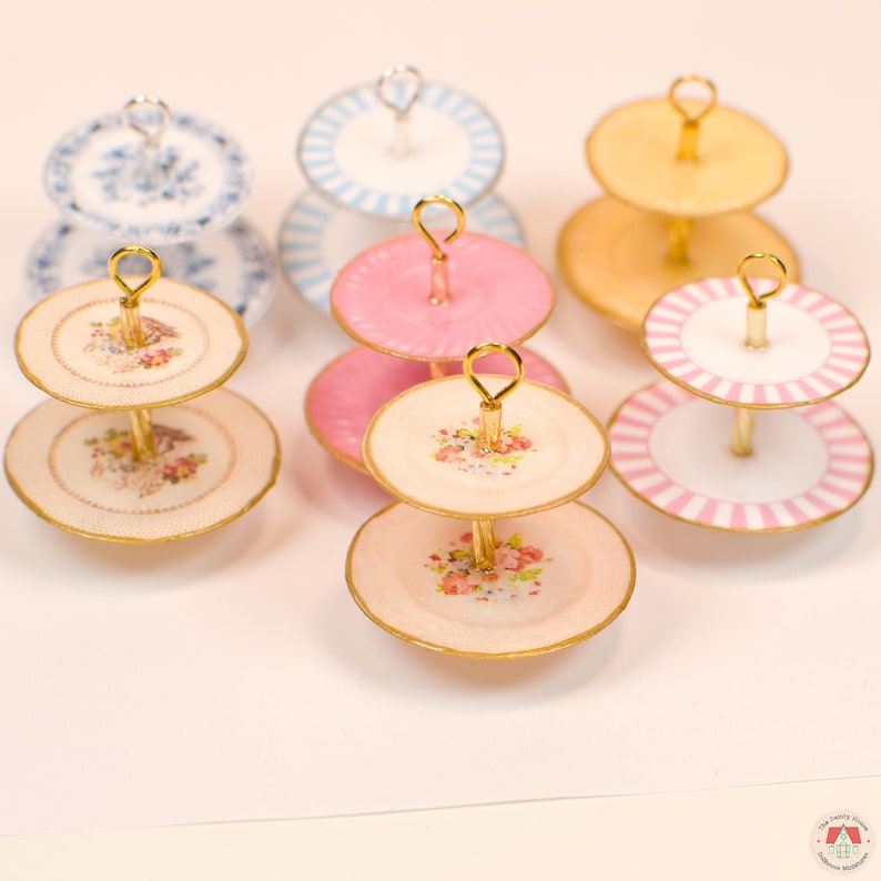 Soporte de postres en miniatura de 2 niveles a escala 1:12, bandeja escalonada para casa de muñecas, mini expositor de té. imagen 2