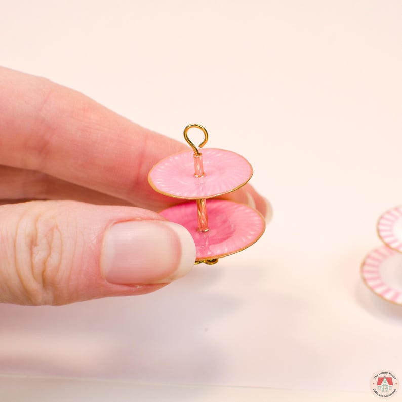 Soporte de postres en miniatura de 2 niveles a escala 1:12, bandeja escalonada para casa de muñecas, mini expositor de té. imagen 3