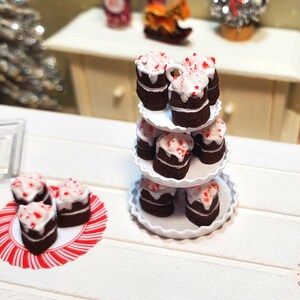 1:12 Miniature Chocolate Peppermint Cakes (3pc), One Inch Scale Mini ...