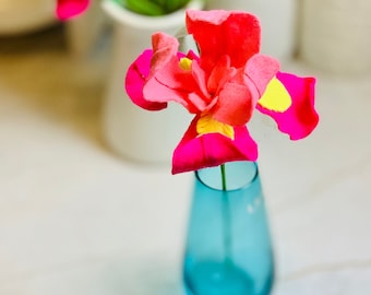 Filz Iris Blumenstängel: Handgefertigte Blumendekoration, Februar Geburtsblume