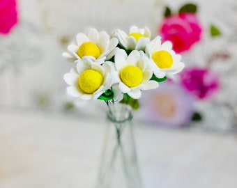 Small Felt Daisy Spring Flower Arrangement