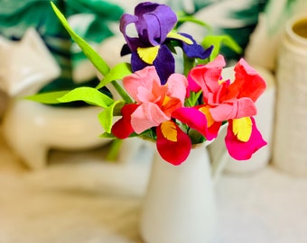 Bouquet de fleurs d'iris en feutre avec branches de saule, décoration parfaite pour la maison ou la chambre d'enfant