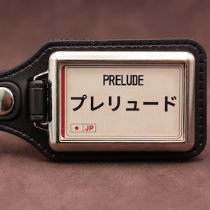 Chaveiro Honda Prelude, Medalhão em Couro Sintético Preto com Placa Japonesa