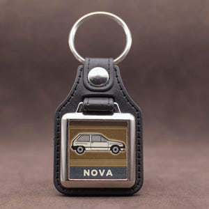 Sleutelhanger Opel Nova hatchback - kunstleer en chroom sleutelhanger klassieke auto