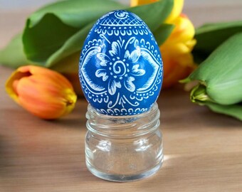 Œuf de Pâques bleu Pysanky | Motif floral gravé, décoration de style champêtre
