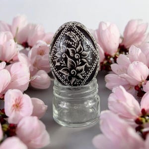 Osterei Kunst - Bunte Pysanky Eier für einen fröhlichen Ostertag, Vergissmeinnicht Design, perfekte Geschenke für Mama & zum 40