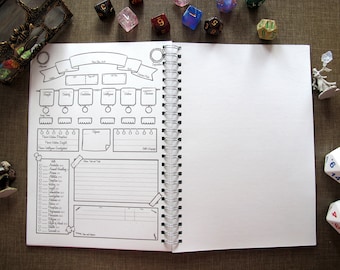 Puede incluir: Una hoja de personaje en blanco y negro para un juego de rol, con secciones para estadísticas, habilidades y capacidades. La hoja está abierta en una página en blanco en un cuaderno de espiral. Hay dados y figuras en miniatura esparcidas alrededor del cuaderno.