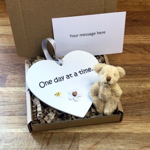 One Day At A Time Gift Box 10cm Wooden Heart Pocket Teddy Bear Hug Get Well Soon Thinking of You Bereavement Emotional Support Mental Health
