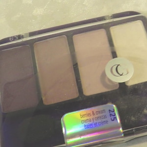 Set of 4 beautiful Berries & Cream Eye Shadow Enhancers color shades in Black hinged case Cover Girl .19 oz. subtle shimmer InonasCosmetics