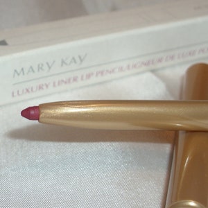 Mary Kay Luxury Liner Lip liner Pencil Twist-up TAWNY red-pink shade 5&quot; Waterproof Wear with lipstick Resists feathering and bleeding 3 Sold