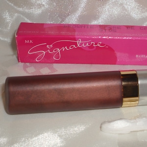 Mary Kay Lip Gloss Brownie a brown shade Wear alone or over lipstick Long one 4&quot; long Full size .28 oz. Rich color InonasCosmetics Sale