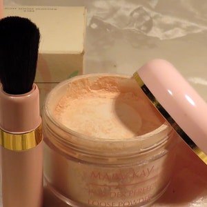 Mary Kay Light Loose Powder & Matching Brush Sifter cover is removable to refill Controls excess oil /unwanted shine Sealed InonasCosmetics