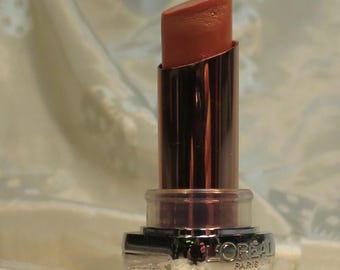 Beautiful light peach-light tan Lipstick Full size Lorea Colour Ricvhe brand color rich Plump & Shine Item 107 InonasCosmetics