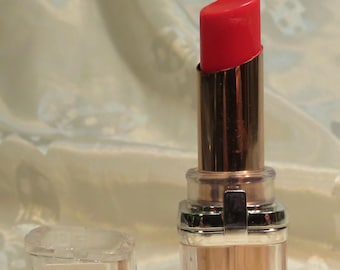 red-pink Matte Lipstick 102-Watermelon Revlon brand Plump & Shine model Full size Clear beveled tube InonasCosmetics Sale