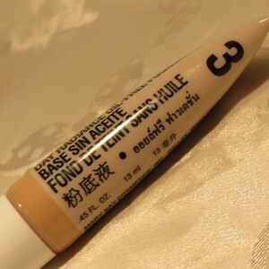 Mary Kay Day Radiance liquid face Foundation Buffed Ivory Oil-Free for Oily skin blemish control Protects & evens skin tone Long-wear .45 oz