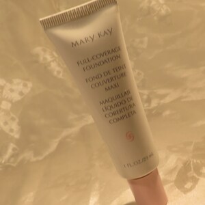 Lot of 2 Mary Kay Ivory 204 face Foundation Full coverage Full size Flawless finish Normal to dry skin Oil-free Helps hydrate skin