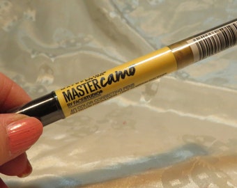 Lot of 2 Master Camo 40--Color correcting pens Yellow for dullness For light to medium skin tones face Maybelline New York InonasCosmeteics