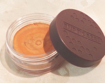 Burts Burt's Bees Eye Shadow 002 Primer Full size 0.25 oz. 1-9/16' round With Mineral Rich Color InonasCosmetics