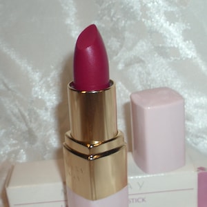Mary Kay vintage Cherry Red Lipstick Lasting Color Hard to find white box Pink flaps Square pink tube 11 Sold! InonasCosmetics