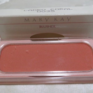 Mary Kay Vintage Hard to Find! Cameo Coral Blusher blush cheek color 3&quot; long Fresh radiant color Blends evenly Glides on easily and smoothly