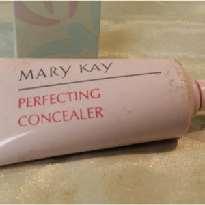 Mary Kay vintage Beige Perfecting face Concealer NO BOX Full size.50 oz. 3-3/8" Natural finish Blends easily-Natural Finish InonasCosmetics