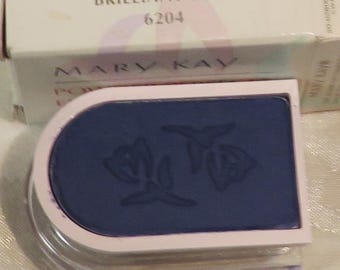 Mary Kay Brilliant Blue Crease-resistant Fade/ smudge resistant Can use wet/dry Glides on smoothly/evenly Full size .09 oz. Eye Color shadow