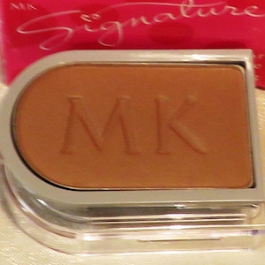 Mary Kay hard to find Hazelnut Eye Color brown neutral midtone contour shadow Silky smooth Long-lasting Full size NO BOX InonasCosmetics