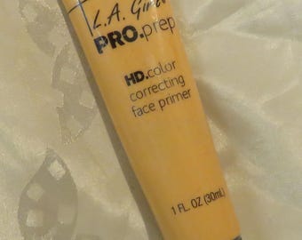 Large Face Primer Color Correcting formula Yellow-GFP911 Concealer Corrects dullness Sealed for protection 1 fl. oz. Apply to face & Blend