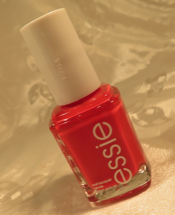 Essie Vintage to Find 536 Geranium Red Nail -