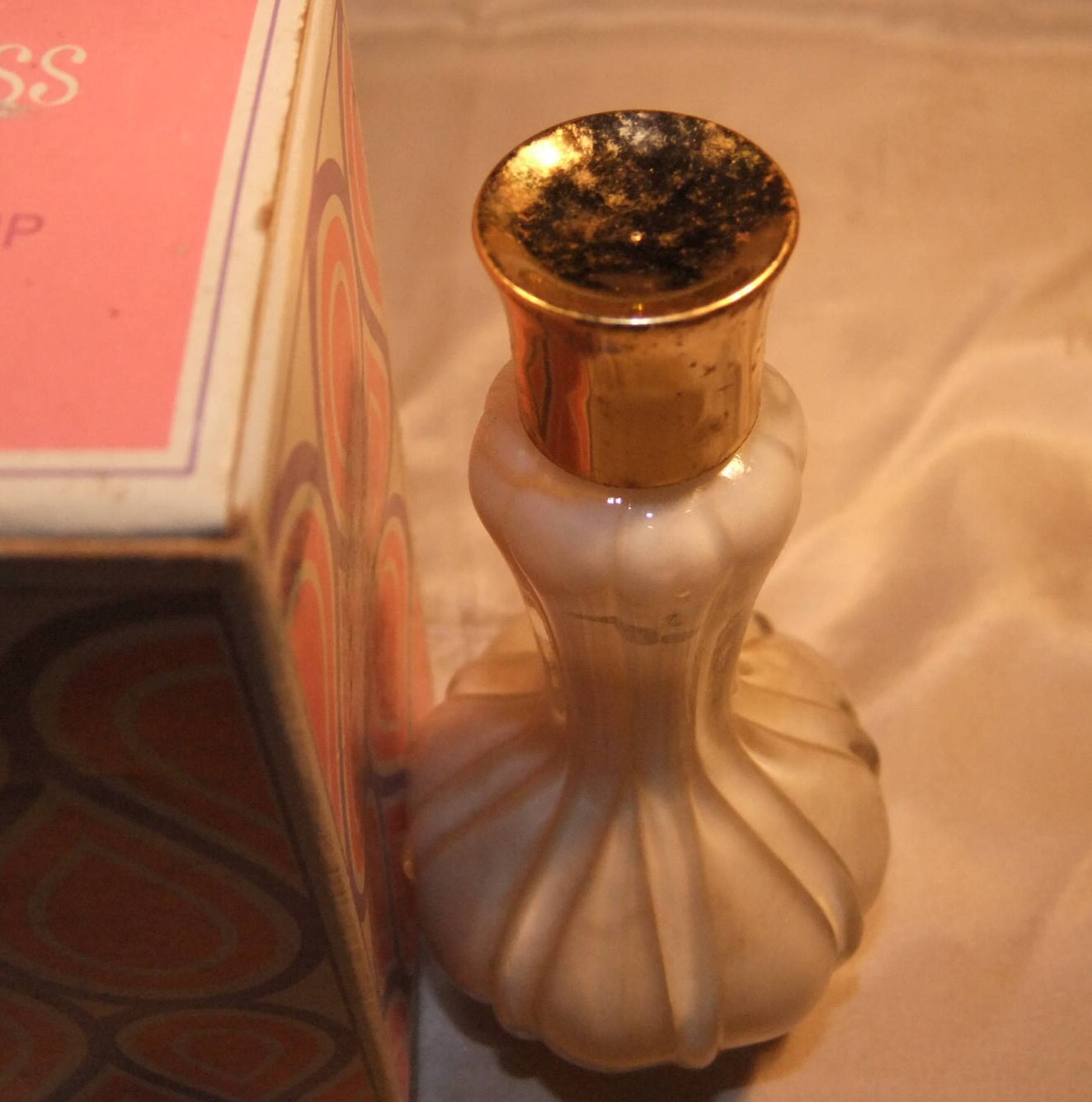 Avon Vintage Classic Dew Kiss Decanter Under Makeup Moisturizer 55/8 Inches Tall Neck of Bottle