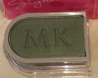 Mary Kay Rainforest Eye Color shadow Beautiful green shimmer shade Long-lasting Crease-resistant Use wet /dry for different effects 5 Sold