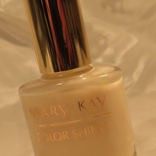 Mary Kay French Vanilla Color Shield nail polish enamel Full .5 oz. bottle NO BOX Offers maximum protection long wear super shine