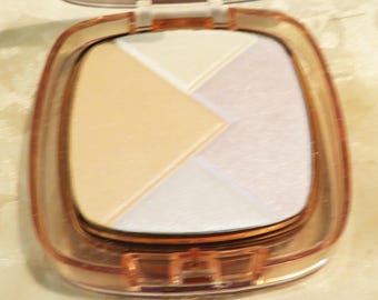 Face Powder Glow Blush & Highlighter 4 Beautiful light shimmer color-ivory-beige-blue-lavender Loreal True Match in sturdy compact Ice/Glace