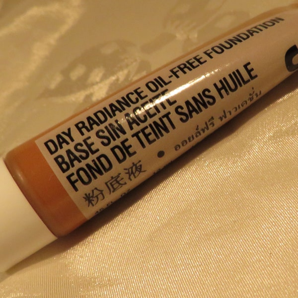 Mary Kay Day Radiance face Foundation Oily skin Absorbs oil Oil-free Walnut Bronze 3-1/2" Only 50 cents more to ship 2nd makeup item! Sale