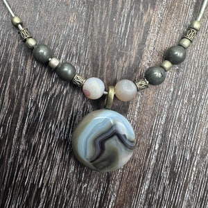 Collier en marbre cuit