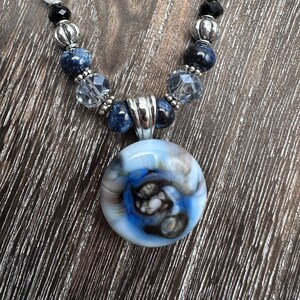 Collier en marbre cuit