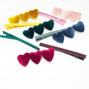 Conjunto de presilhas de cabelo em formato de coração de veludo: acessório de primavera para meninas