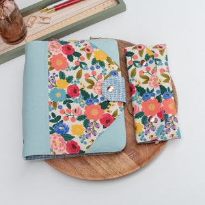 Buchhülle / Hülle für Kalender / Blumen / grau, schwarz & dunkelbraun