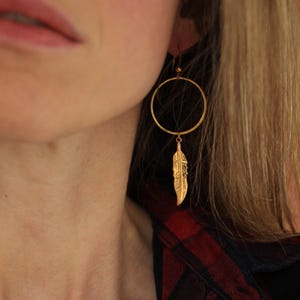 Women&#39;s hoop earrings, feather, gilded with 24-carat fine gold