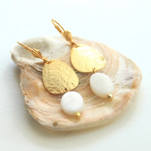 Gold plated earrings, mother-of-pearl pendant, 24 carats