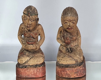 Couple de statuettes en bois sculpté polychrome. Bali. 1960.