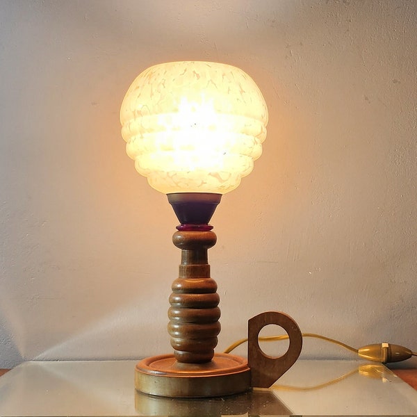 Lampe de table style art déco en bois tourné et verre moucheté. Made in France 1930.