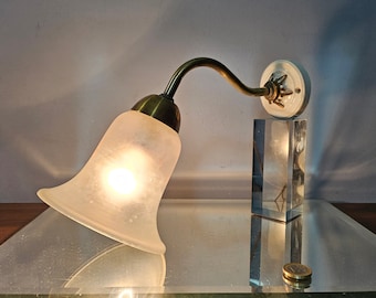 Applique vintage en pâte de verre et laiton doré. Luminaire art déco 1930. Made in France.