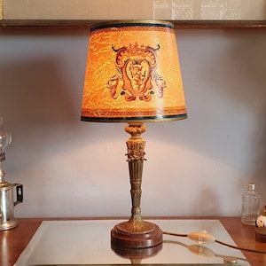 Louis XVI style bronze table lamp with marble base. Made in France 1900.