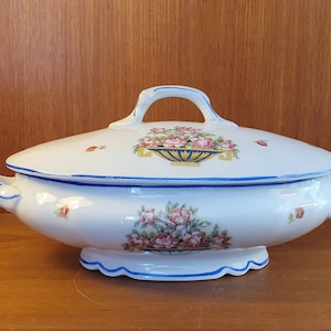 Vintage vegetable dish decorated with a basket, roses and blue edging. 31 x 19 x 15 cm. 1930.